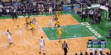 每体：为纪念重返诺坎普，巴萨在对阵毕包时会身着特别版球衣（每体：庆祝重返诺坎普，巴萨战毕尔巴鄂将披纪念版球衣）