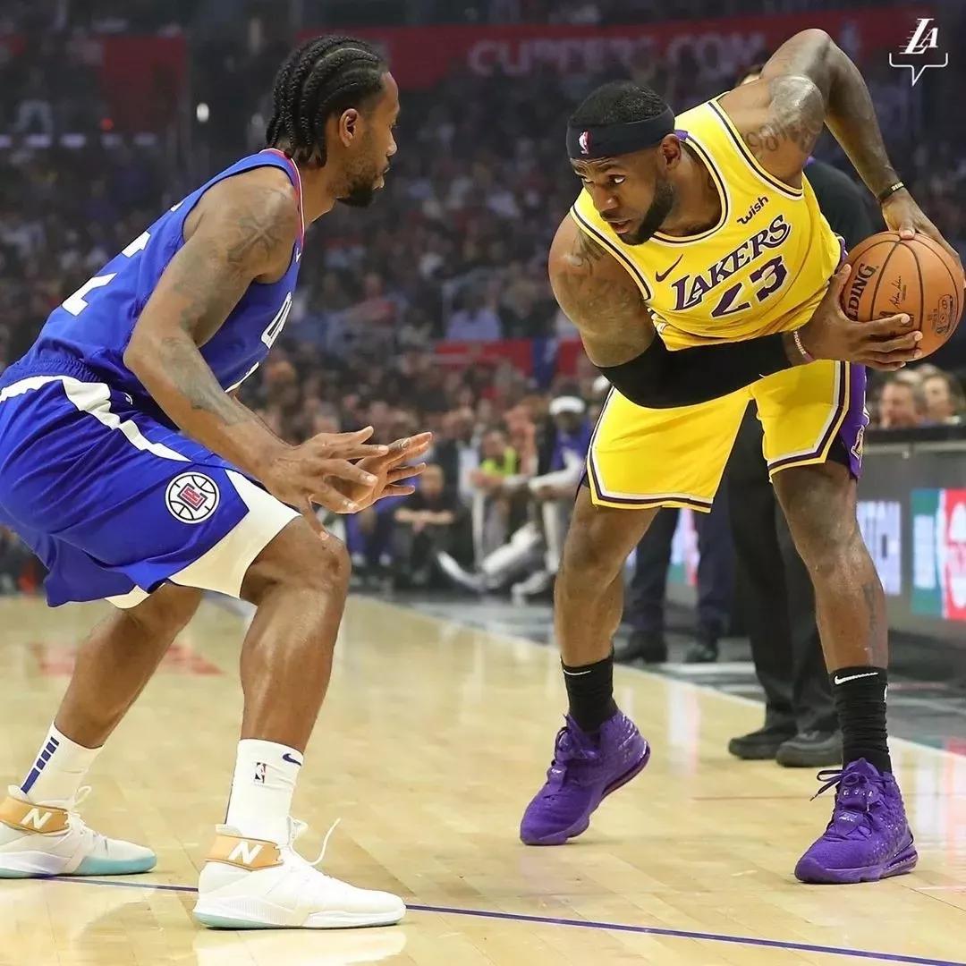 日本男篮表现惊艳观众（日本男篮神勇发挥震撼全场）