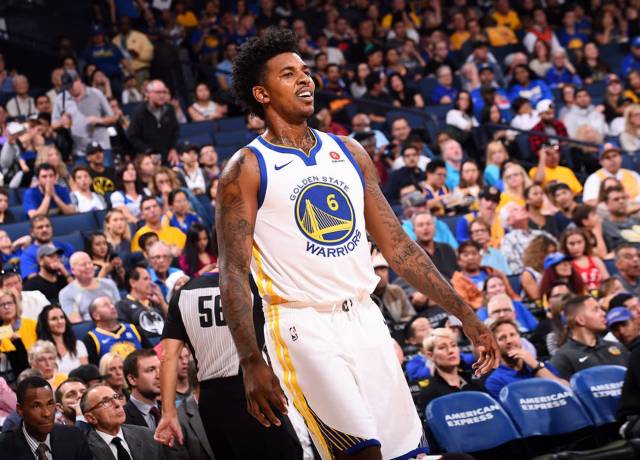 马克西半场15分，恩比德11中1，76人手握7分领先（马克西半场独取15分，恩比德11投仅1中，76人暂领先7分）