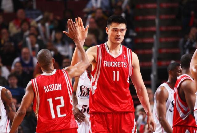 上任后首次露面，国足新帅邵佳一现场观战中国U22vs越南U22（履新首秀！国足新帅邵佳一现场考察中国U22对阵越南U22）