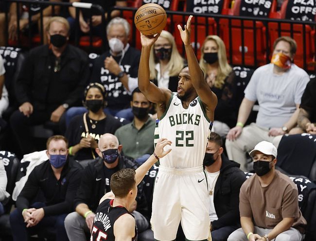 队友亲自辟谣！库兹马：我不记得字母哥和我们开过会（库兹马澄清：不记得字母哥曾与球队开会）