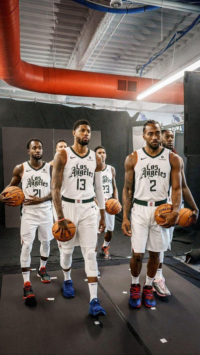 送别队长，浙江球迷打出两幅tifo致敬弗兰克（队长告别夜，浙江球迷以双TIFO致敬弗兰克）